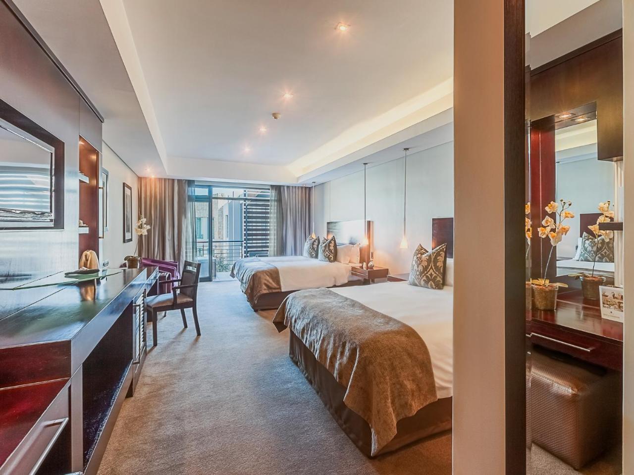 The Fairway Hotel, Spa & Golf Resort Randburg Bagian luar foto